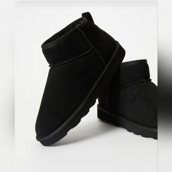 Charlee Fuzzie Bootie Size *8 - Picture 5 of 8